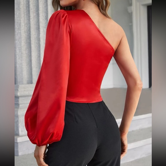 Luxe red one shoulder lantern sleeve blouse - Picture 4 of 16